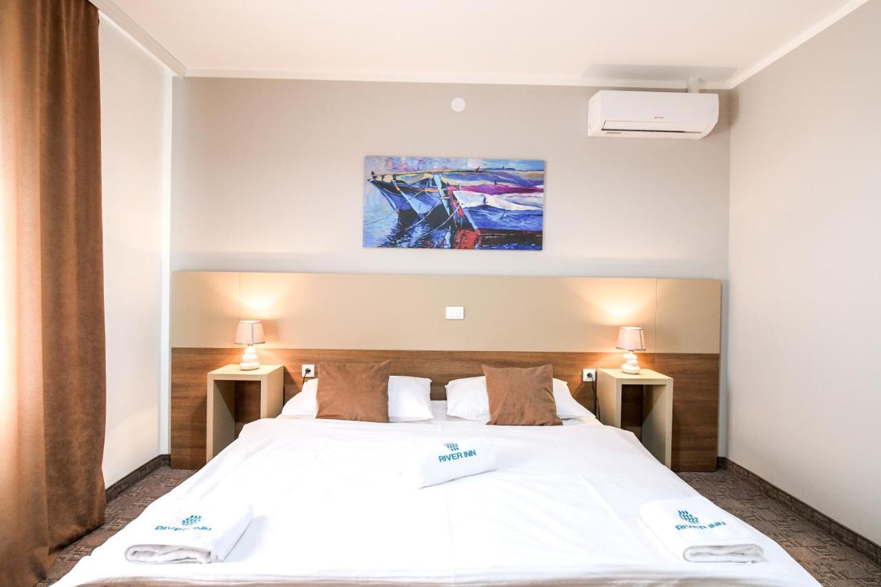 River Inn Stari Banovci ภายนอก รูปภาพ