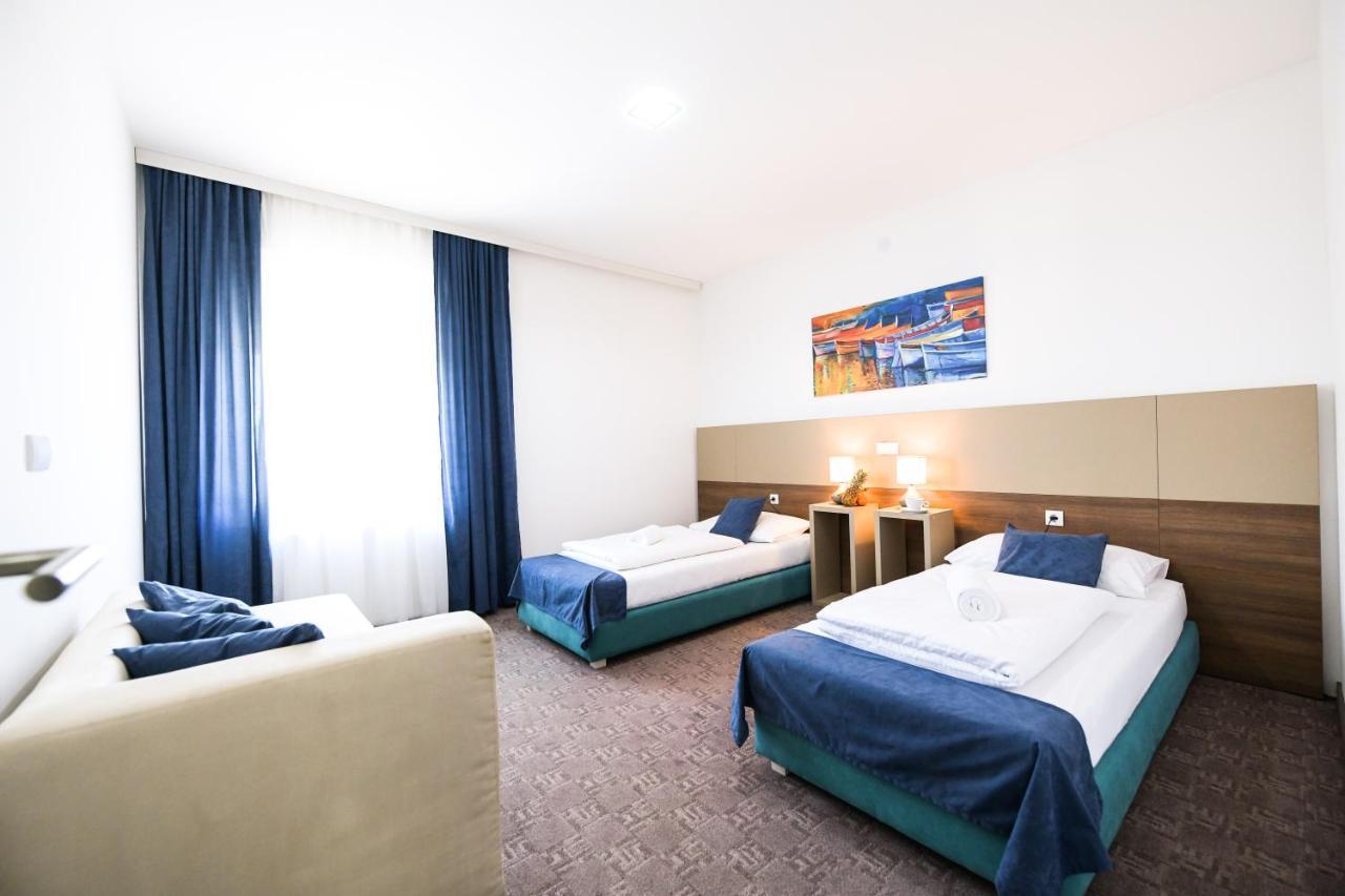 River Inn Stari Banovci ภายนอก รูปภาพ
