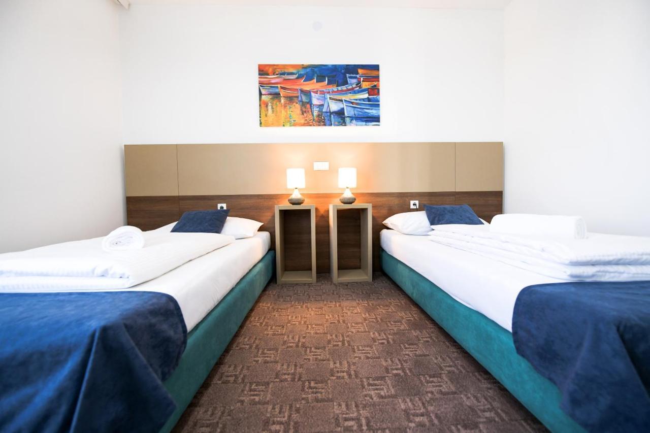 River Inn Stari Banovci ภายนอก รูปภาพ
