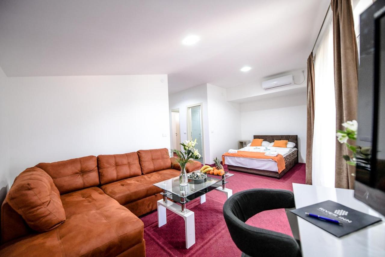 River Inn Stari Banovci ภายนอก รูปภาพ